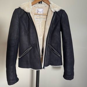 Woman Zara black faux fur jacket